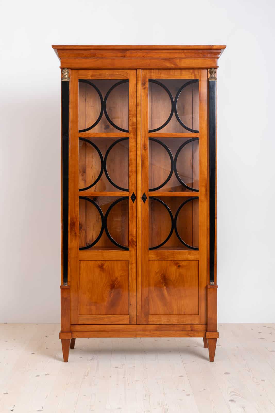 Biedermeier Cherry wood vitrine- Front - Styylish