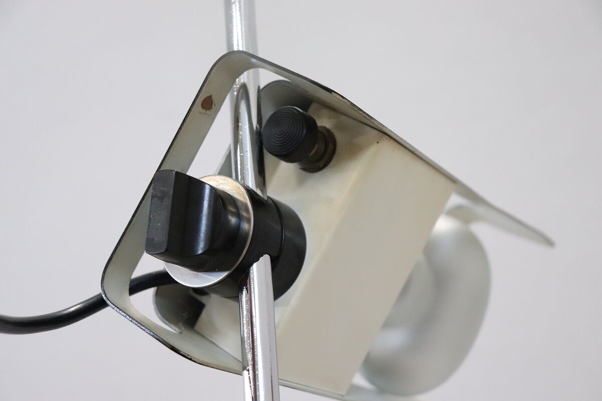 Floor Lamp by Joe Colombo - Switch Detail - Styylish