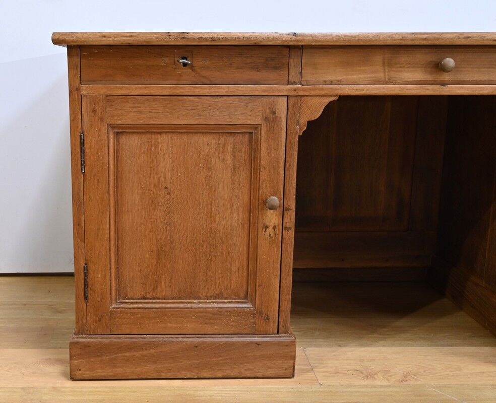 All-Sided Oak Commercial Desk – 1900 - Image 10