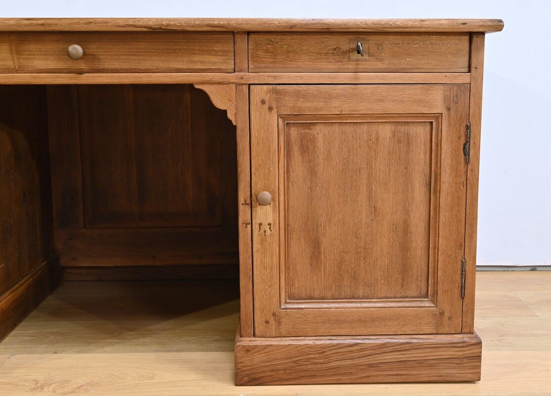 All-Sided Oak Commercial Desk – 1900 - Image 14