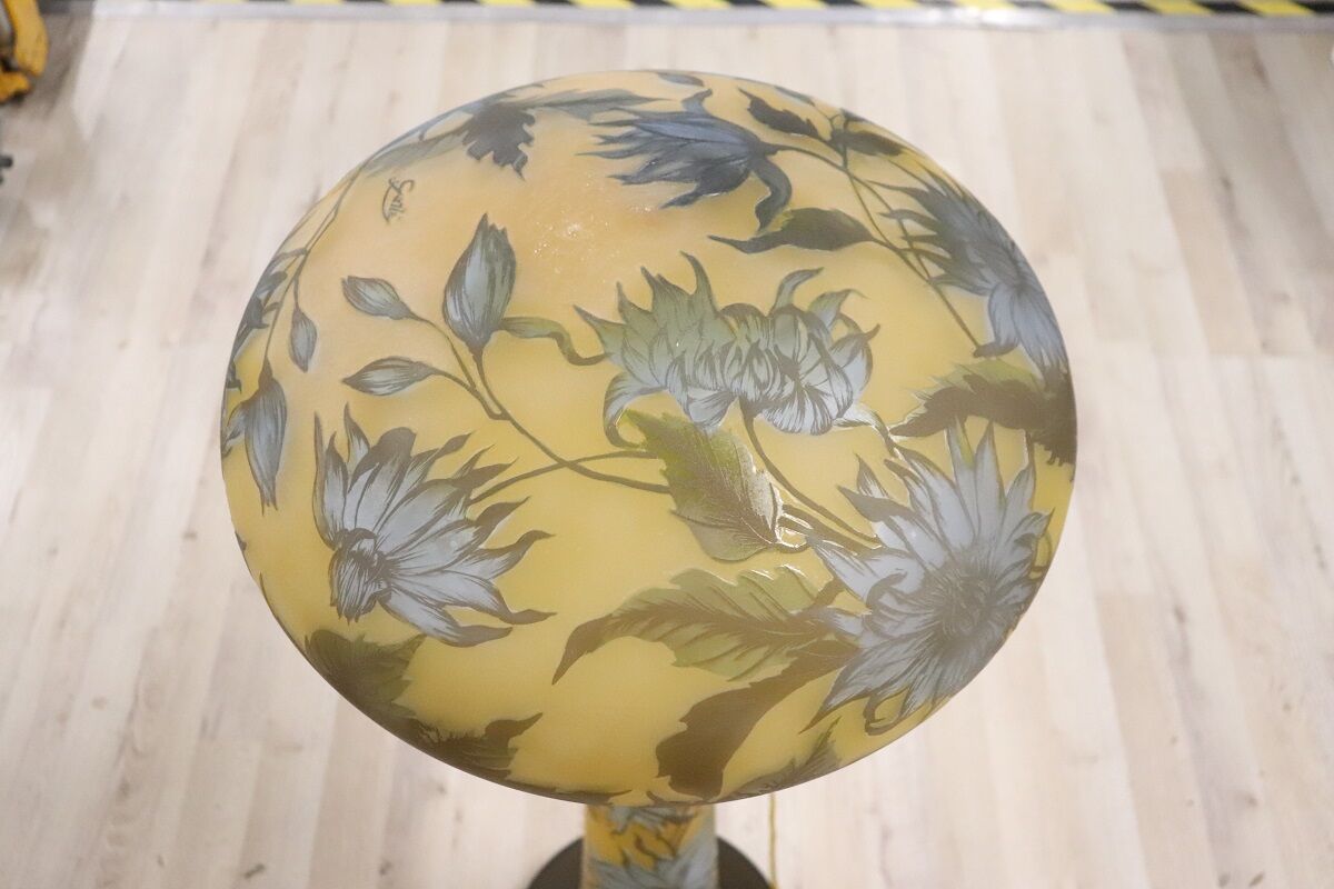 Cameo Glass Table Lamp - Top Floral Decoration - Styylish